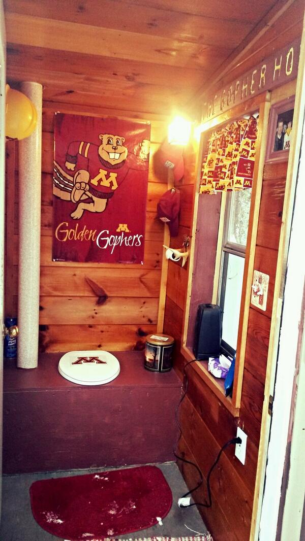 Best outhouse in the state #GopherHole #NorthernMN #MaroonAndGold #OnlyInBalsam @GopherHockey
