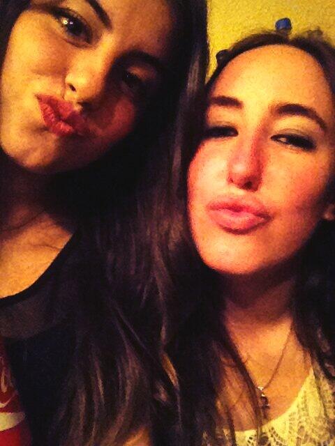 xupixups's tweet photo. Por muuuchos cumples más juntaas mi amoor @AngelaPimpo eres la mejor!!te quiero mucho<3 http://t.co/rH0UEgmR12