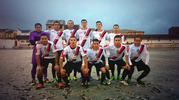 Con un jugadormenos y un arbitraje predispuesto a hundirnos demostramos que nos sobran los cojones #Orgullocadillero