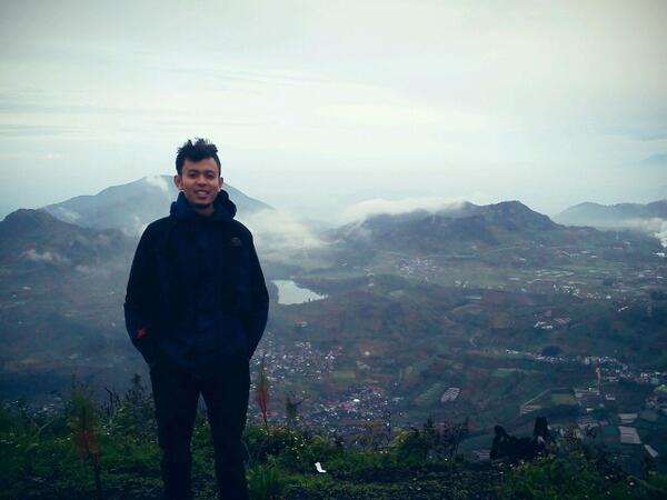 iyaand's tweet photo. Puncak perau dataran tinggi dieng @infopendaki http://t.co/JuxzqhShBJ