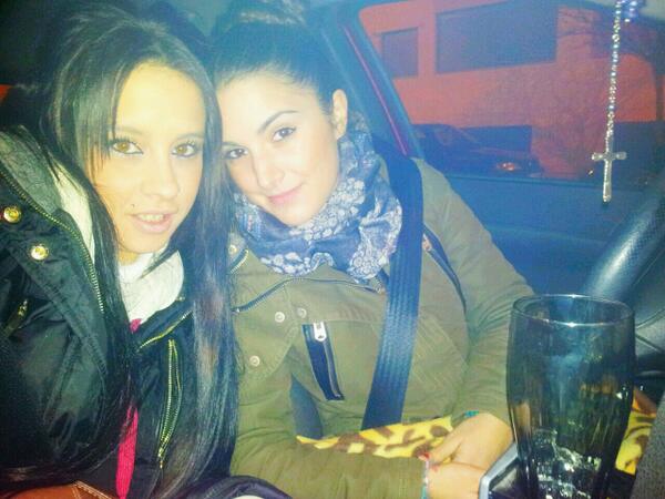 lady_pick's tweet photo. con elena @EleBarrado  jugando a los espias ajjaj http://t.co/vZ1XQDVJrR
