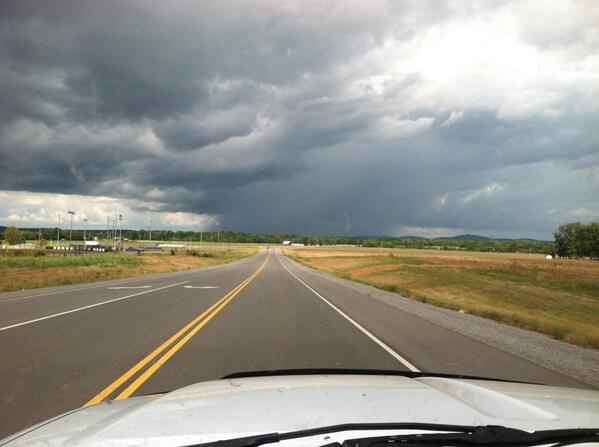 DanWhoDat's tweet image. @ashleyeliz94 not a tornadic storm but crazy awesome picture(in Tennessee). You must love in southern IL?