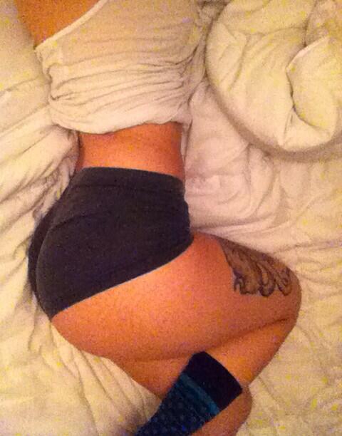 “<a href="/samiiilee/">LUNA</a>: I love my new socks. ”😍😍😍😍