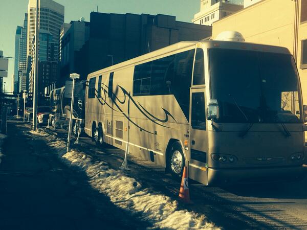 LiciaCorbella's tweet photo. Just 1 of 5 diesel-spewing rock-star buses running outside @neilyoung #yyc concert venue. Only 1 occupied http://t.co/hQYS3GDNyZ