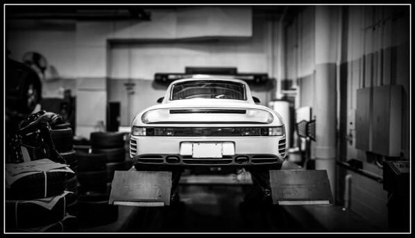 “<a href="/Hexotics/">Exotic Crypto 💜</a>: This is our #SundayScenario contemplating this amazing ass! #Porsche 959 <a href="/AutoBant/">Oli Hughes</a> ” #porsche legend