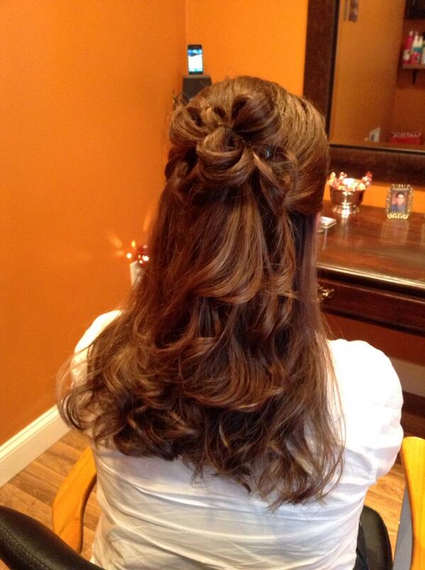 AkaSalonLLc's tweet image. Wedding guest hairdo. #simpleandchic