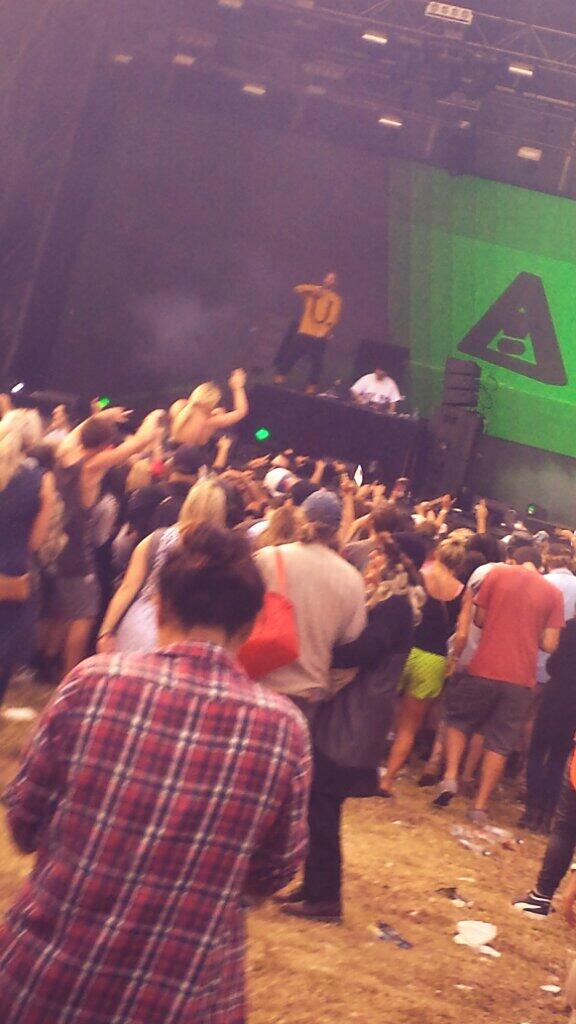 MillerTashh's tweet photo. @FLOSSTRADAMUS this dude is cray!!! #Epic One of my #fav sets of the day!!! http://t.co/93ipeGdoUb