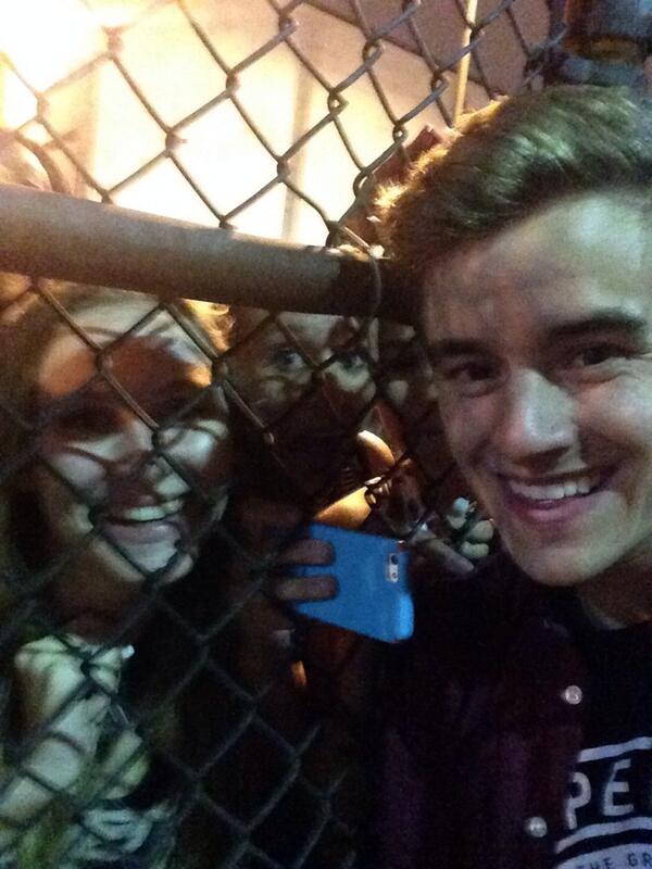 grapejuiceblus's tweet photo. @ConnorFranta connnnooor pls follow me!! #ConnorTo800k :) like hEEeYy http://t.co/0C3QrgQi4O