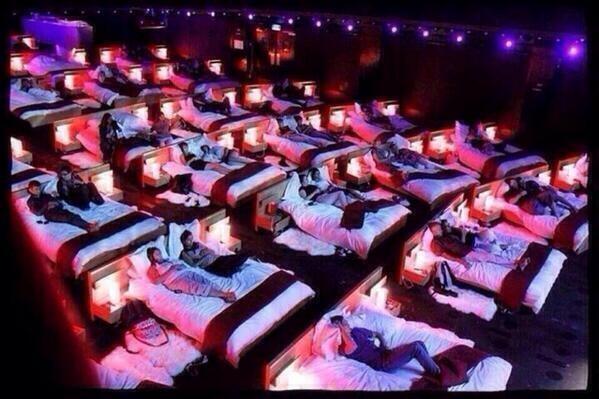 _Paisajes_'s tweet photo. Tengo que ir a una sala de cine como éste. RT si tu también. http://t.co/NoZCHkG4B4
