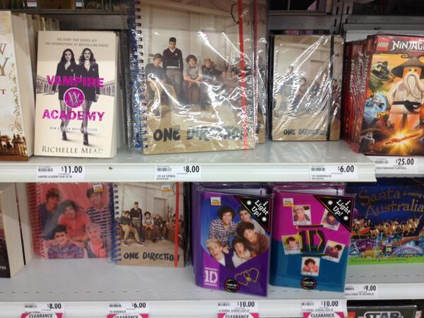 TheCrewAF's tweet image. They seriously have to update the #OneDirectionmerch #update1dmerch