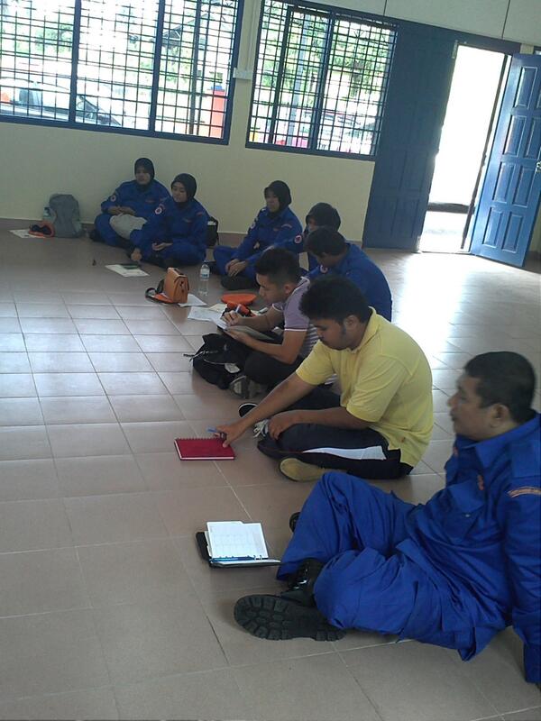 APM_Sepang's tweet photo. Latihan mingguan yg dijlnkan kpd anggota baru di @PDPASEPANG .. @JPAMSELANGOR http://t.co/m9SyBDJHdc