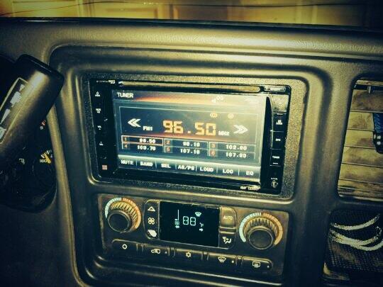 jamison145's tweet photo. New stereo for the Duramax http://t.co/Tq1rNZhDJR