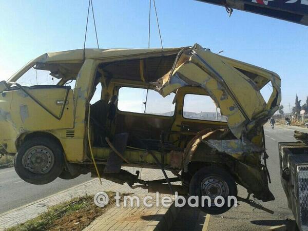 tmclebanon's tweet photo. باص مدرسة ؟؟؟ قتيلان و 13 جريح (أطفال اضافة الى سائقين) على طريق بعلبك الدولية الآن....متابعين http://t.co/tqahA5X2PS