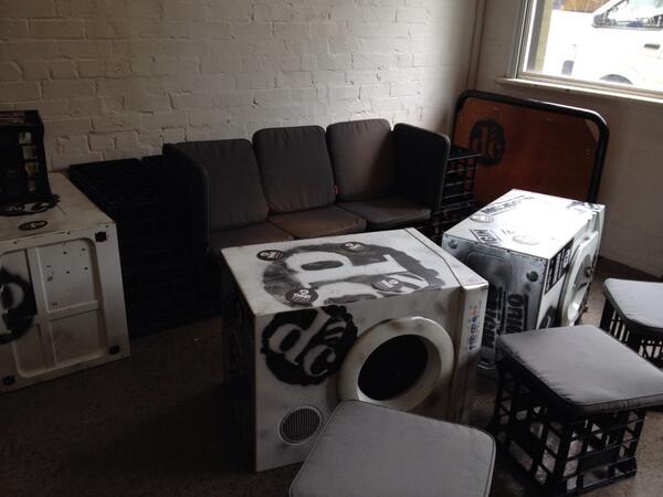 mukimonster's tweet photo. Got some fancy furniture in The Laundry @DucaleCoffee #upcycle #Procal http://t.co/wStx4yzwA2