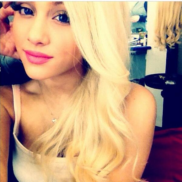 JacksonTSJ's tweet photo. Maybe I should be a blonde. http://t.co/bCWSTpOeUJ