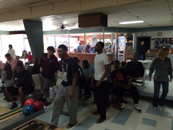 cordwright's tweet image. Team hanging out at bowling alley. #netigers
