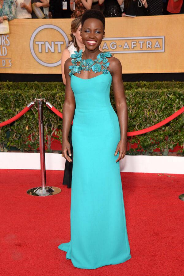 AustinTXFun's tweet photo. Lupita Nyong'o wearing Gucci at SAG Awards http://t.co/zYnwwn8weK http://t.co/jmy6To0SzB