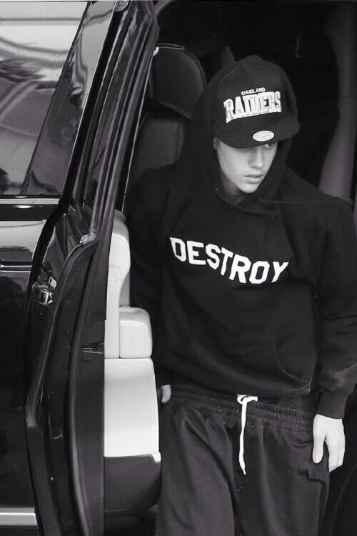 HalcyonDUpdates's tweet image. Jason McCann getting off the helicopter to get Remy in #Plotwist