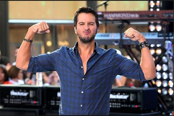 loveIukebryan's tweet image. It's Monday and there's no school! #toocold #northproblems ❄️