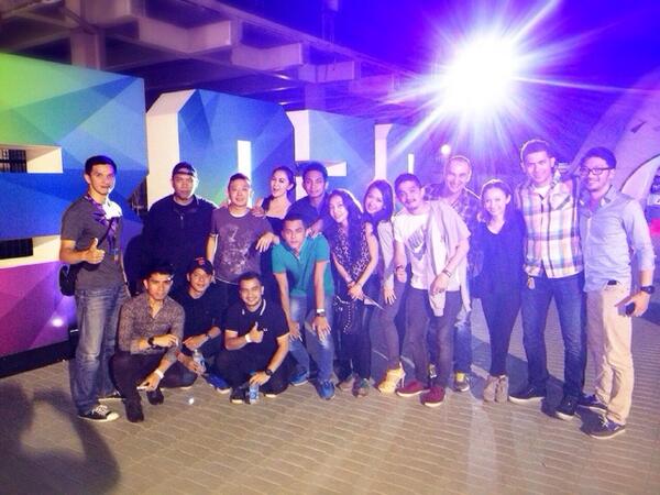 csamola13's tweet photo. 3030 show w/ @Echon19 @Jesse_cn @jerrywong78 @StewartHPesch @ifan_govinda @rudamimbi http://t.co/Q5AL8k4a5J