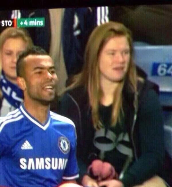 NOT_MOTD's tweet photo. Bad news for Man United fans - Wayne Rooney was spotted at Stamford Bridge yesterday in drag. http://t.co/1o28jXUFDG