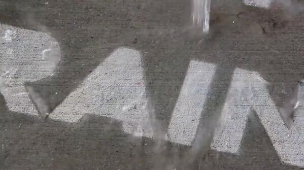 Digitium_fr's tweet photo. http://t.co/s2MSH0rebk > Hydrophobic street art : de l’art de rue pour les jours de pluie. http://t.co/Cz0fBhLBx4