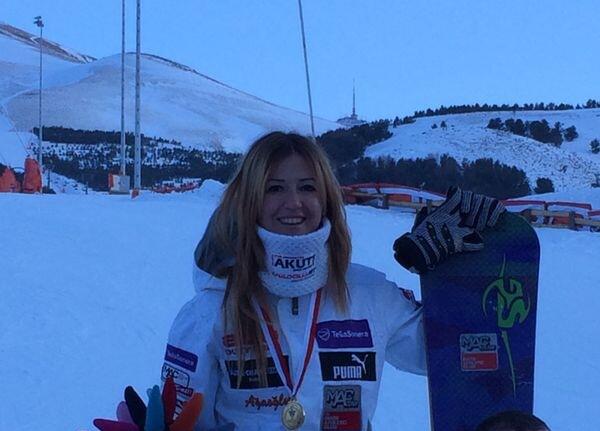 marsathletic's tweet photo. Çiçek Güney, Erzurum'da yapılan İl Birinciliği snowboard yarışlarında hem slalomda hem büyük slalomda birinci oldu! http://t.co/8lbjSKXNcH