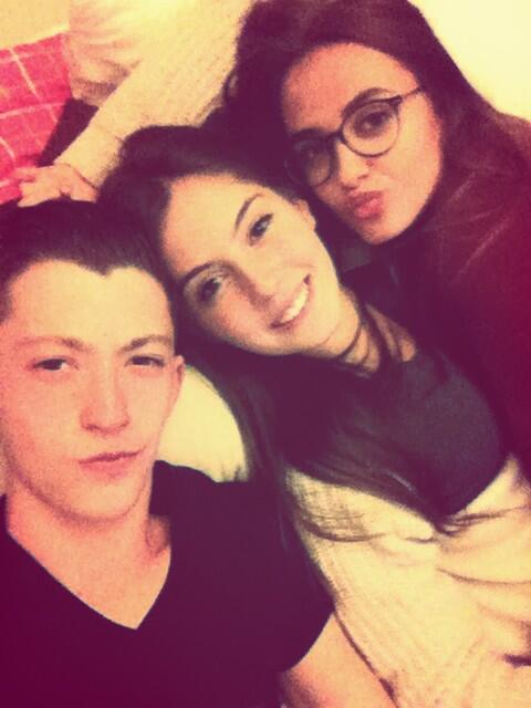 MoiCaroliine's tweet photo. Nothing is more important than our friendship ❤️❤️ @Carinoushe @MiickaaSTV  looooove youuuu ❤️❤️ http://t.co/thfcPriZBy