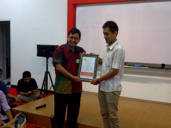 sitiyenk's tweet photo. Terimakasih atas sharingnya pak @dodirustandi, w/ @rockyasfar, @dianpsp @AsfarPrinting http://t.co/HPphefxpYD
