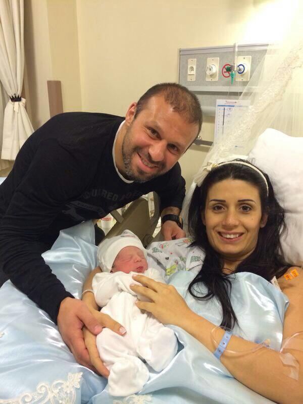 futbol_dr's tweet photo. FOTO... Gökdeniz Karadeniz baba oldu... http://t.co/3IjzNTGbNL"