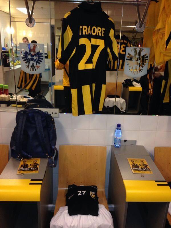 Dans le vestiaire !
In locker room !
<a href="/MijnVitesse/">Vitesse</a>