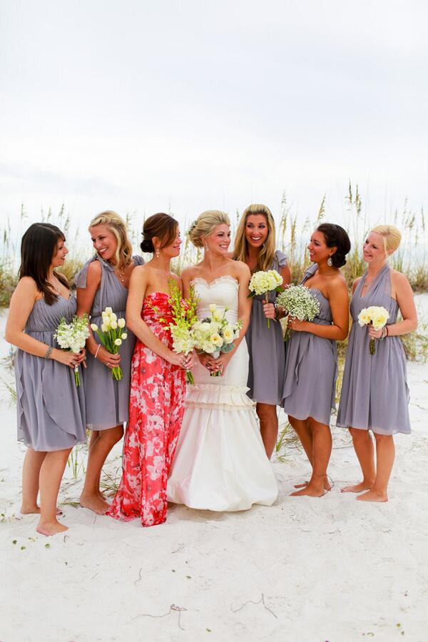 Loving the mismatched #bridesmaids bouquets!  <a href="/katescaptures/">Kate Knox</a> <a href="/palazzodelsol/">Palazzo Del Sol</a>  floridianweddings.com/2014/01/rustic…