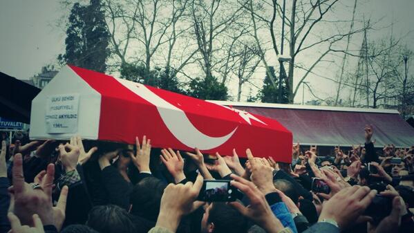 Ülkü Şehidi Yusufiyeli Cengiz Akyıldız'ın tek dileği Al Bayrağa sarılı tabutla defnedilmekti...