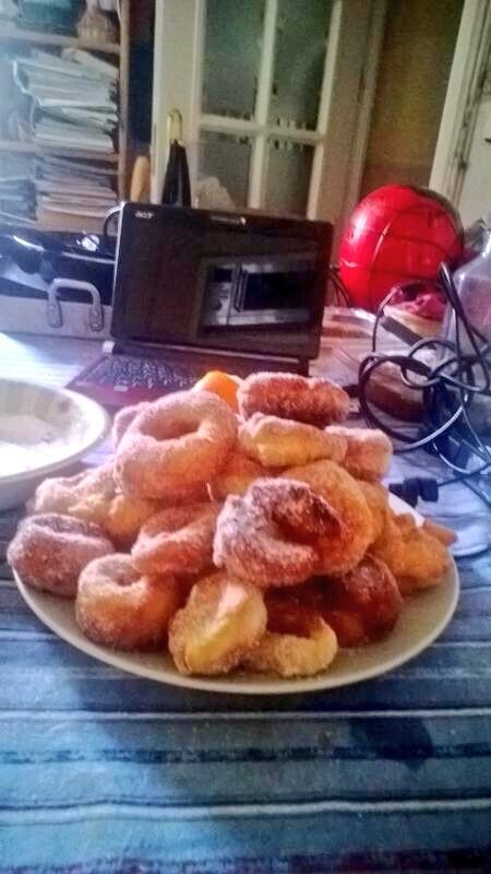 PedropeCimaps's tweet photo. Ricas rosquillas para mi dieta. Uhmm...mola. http://t.co/AGndJSSEAX