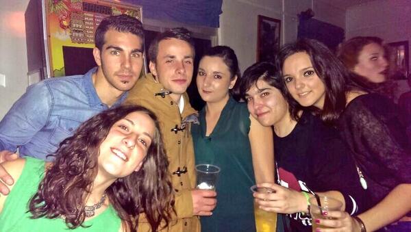 Rosaliahg91's tweet photo. Buen finde con @MarinaPulido91 @IsraG4 @soriconstantin @angyruiza y @LuciaRamfer #FindeDePerros http://t.co/gLYpNs499N