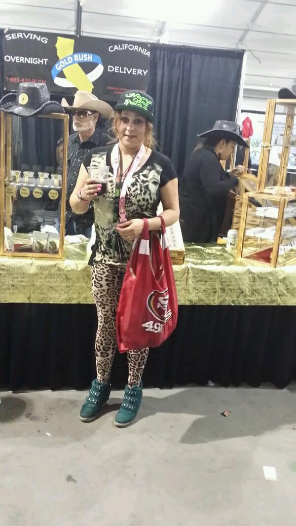 GOLDRUSHDELIVER's tweet photo. #hempcon #cowboyextracts a beautiful patient Thanks for the support!! http://t.co/CLv1csBYP2