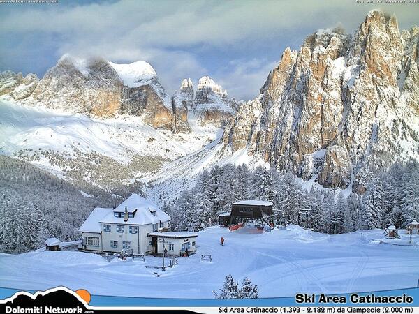 La #direttameteo dalle nostre #Dolomiti. Siamo in Val di Fassa al Catinaccio  via <a href="/DolomitiWebcam/">DolomitiWebcam</a>