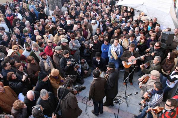 AytodeCaravaca's tweet photo. ¡Comienza la cuentra atrás para la 36 Fiesta de las Cuadrillas! Consulta la programación   http://t.co/v2T31vapYw http://t.co/5MkfDD7Sao
