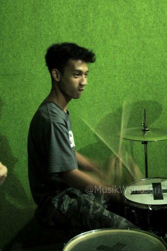 Ketukan tanpa bayangan!! "<a href="/musikwonosari/">Musik Wonosari</a>: <a href="/muhammad_donis/">Muhammad donis</a> With <a href="/aftrsck/">AFTER SICK (ReBorn)</a> #NgejamBareng <a href="/hairockyjelly/">Rocky Jelly</a> "