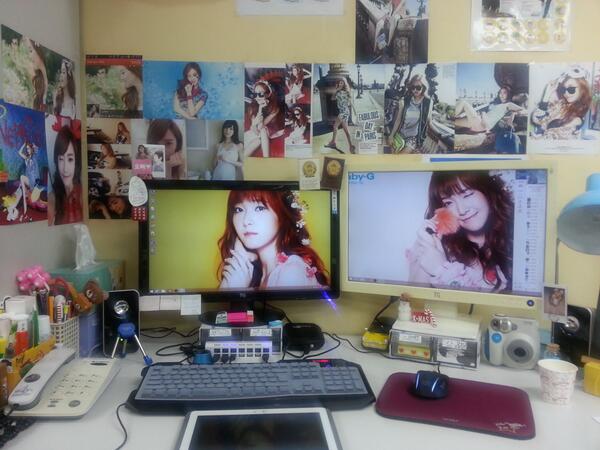 Missyoon77's tweet photo. 사무실에서 흔히 볼 수 있는 남직원 자리! http://t.co/eVTChABfO9