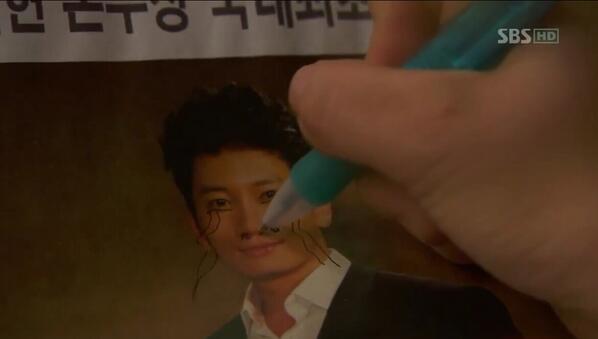 yowl2976's tweet photo. @BOSSCJH_ 오빠!!이거 비밀인데여... 노은설 언니가 오빠 얼굴에 낙서했어여ㅋㅋㅋ http://t.co/KPtI65HSo5