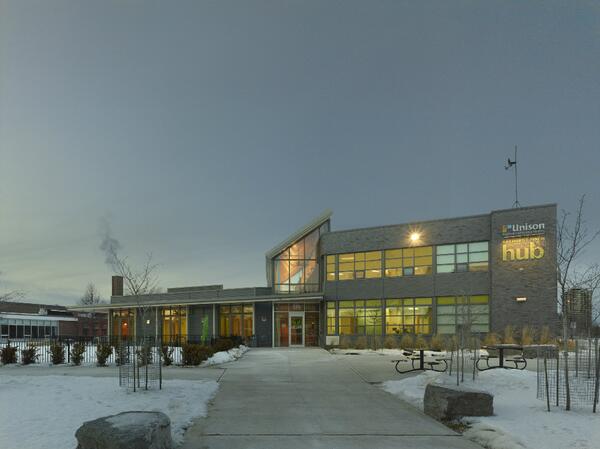 Michaelvanleur's tweet photo. Nothing like standing outside on a winters evening waiting for the light to change. http://t.co/0A6wstJR6v