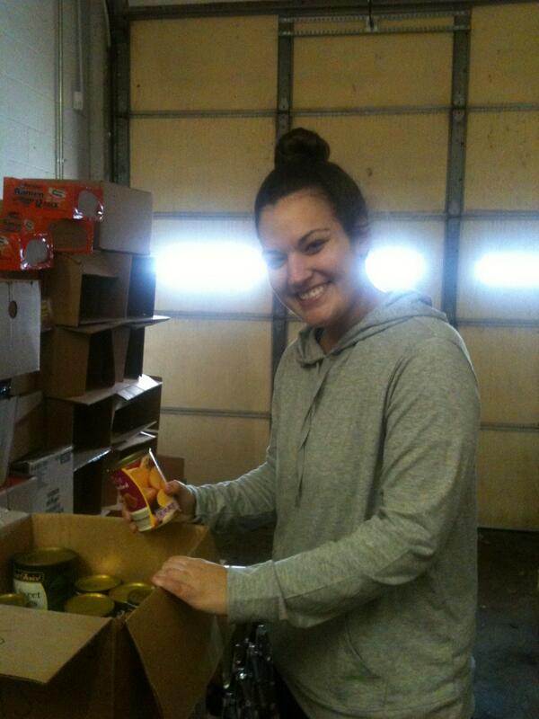 jackierandazzo's tweet image. @americorps volunteering with #circleofconcern! #mlkday #service