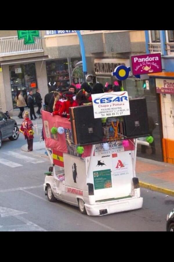 potrillo_bmw's tweet photo. Que mal o daño hacemos,con esto?
Si es la alegría de los carnavales tanto d dia como d noche
#CarnavalDeAguilas2014 http://t.co/w4cJSqpoYS