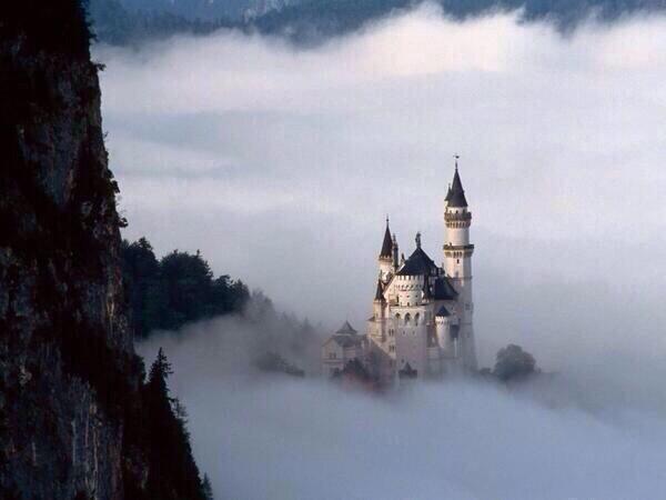 _Paisajes_'s tweet photo. El castillo de Disney está inspirado en un castillo real. El castillo de Neuschwanstein, en Baviera, Alemania. http://t.co/58r9G2wlNp