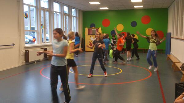 BoskantGroep7's tweet photo. Leuke workshop "danstaal" @MIKonderwijs @Curiosorooi http://t.co/ZO0eJDpY5M