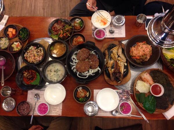 benkims's tweet photo. We ordered three rib patties for three people. This is what we got. Food in #gwangju http://t.co/mSumlTrGvZ