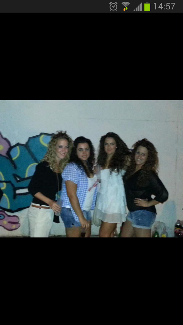 eellii_3's tweet photo. A mil quilometros, pero amigas como ellas POCAS. OS QUIERO UN MONTÓN @AmparoDD @CBelen89 @Jenny_2412 http://t.co/Rlfbr2gQ7B