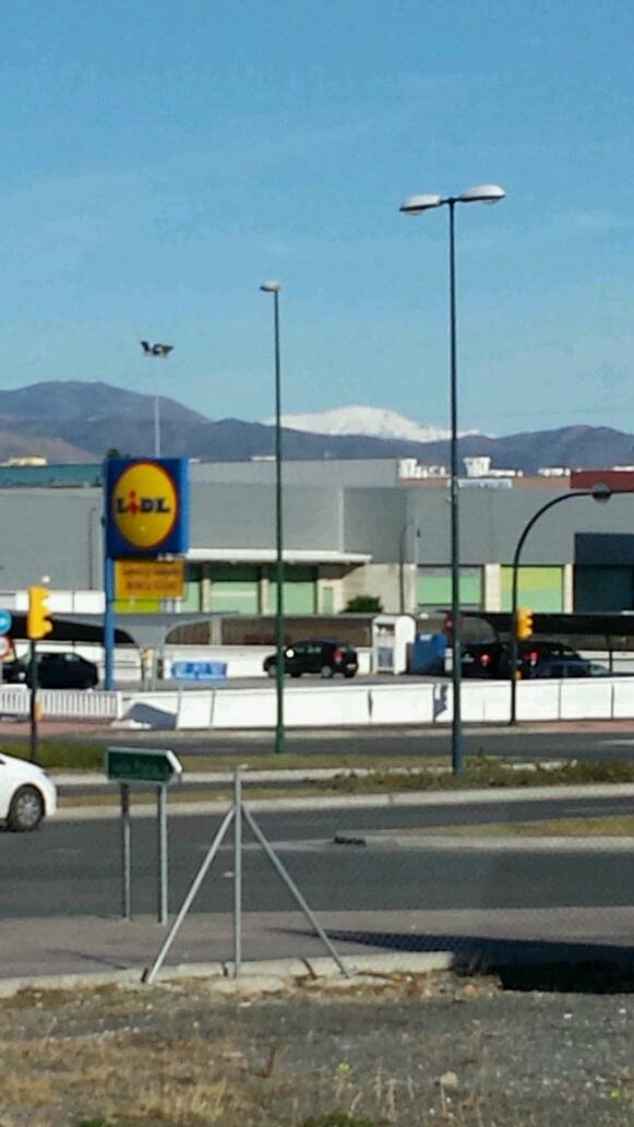 moralin1's tweet photo. En malaga hace tela de frio,normal si hay nieve por todos los lados jejej http://t.co/RAln8JoTS6