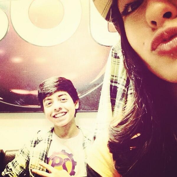Marioayalaps's tweet photo. MOLEKA http://t.co/ygCAbURi0B